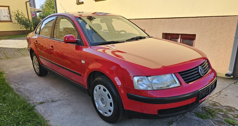 Volkswagen Passat cena 11700 przebieg: 180000, rok produkcji 1998 z Kępno małe 352